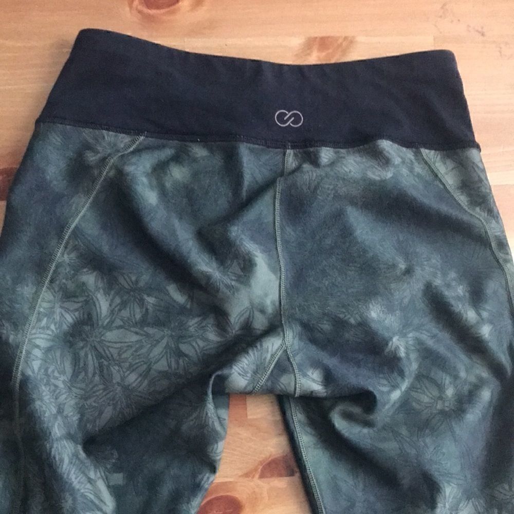 Green and black workout leggings - Picture 5 of 6